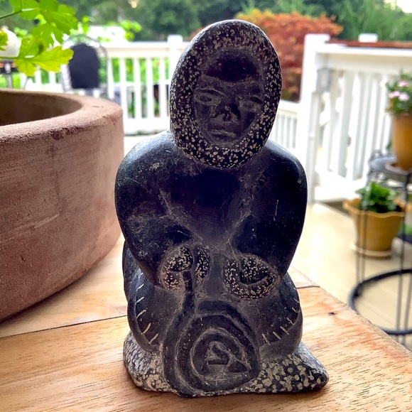 VTG signed Eskimo soapstone art carving - Picture 1 of 6